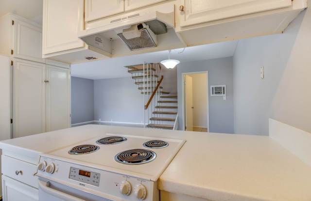 *** LIGHT  BRIGHT 3 BEDROOM 1.5 BATH HOME IN MIRA MESA READY NOW *** photos photos