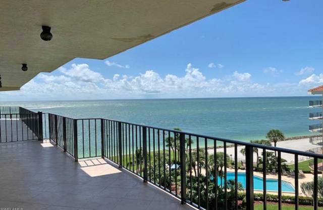 ***HIGH IN THE SKY CONDO BREATH-TAKING VIEW*** MARCO ISLAND SEASONAL or FURNISHED ANNUAL IN MARCO ISLAND *** photos photos