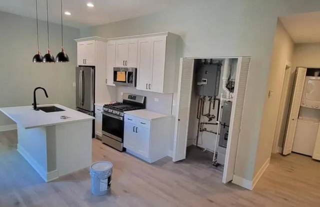 3611 N Greenview Ave photos photos