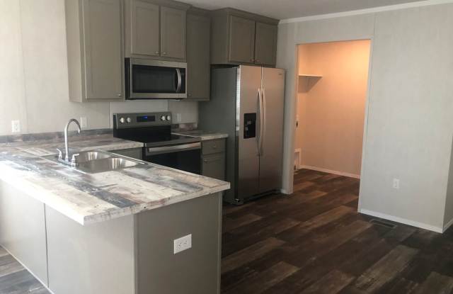 BRAND NEW-3 Bedroom / 2 Bath-MOVE-IN SPECIAL - 1 MONTH FREE photos photos