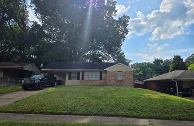 4 Success Realty is now offering this 3 bedroom and 1 bath home. This also offer a dinning room large kitchen. This home also has a carport. Call us for your private showing. photos photos