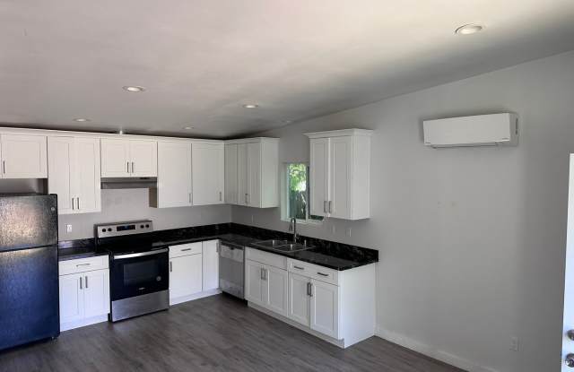 Newly renovated 2 bedroom house close to Midtown photos photos