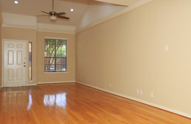 107 Manor Place TX - 1 Gallery 3