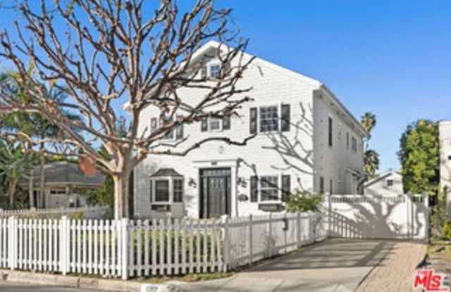 11217 Kling Street photos photos