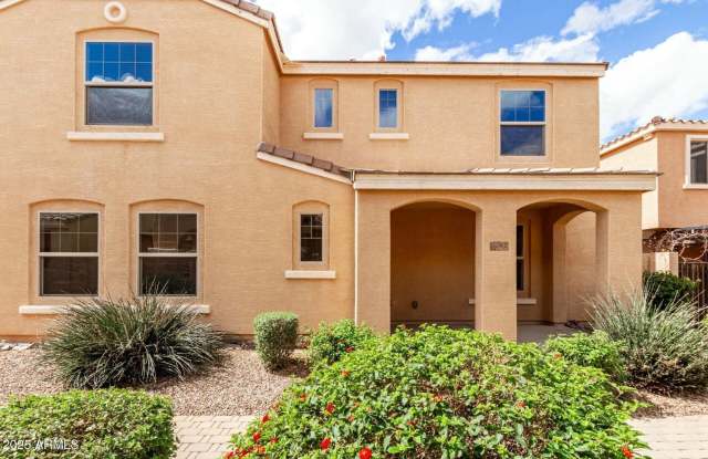 Beautiful 3 bedroom plus den, 2.5 bath home in Lyons Gate photos photos