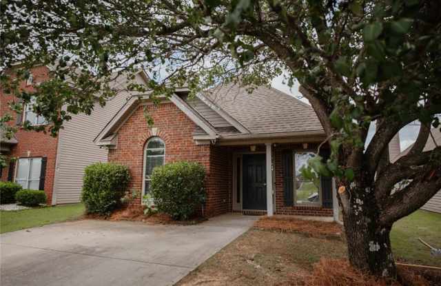 ** 3 Bed 2 Bath located in Park Lake ** Call 334-366-9198 to schedule a self tour photos photos