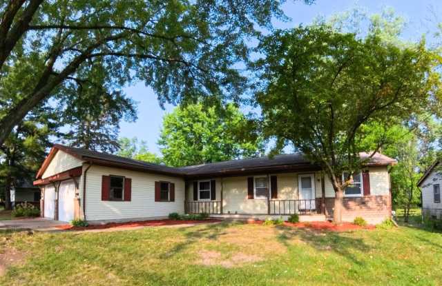 2555 Ridgemoor Drive SE - 2555 Ridgemoor Drive Southeast, Kentwood, MI 49512