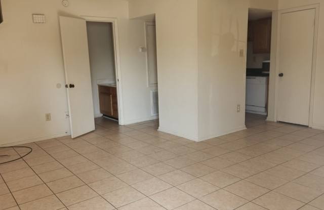 1629 Gary, Apartment B Gallery 3