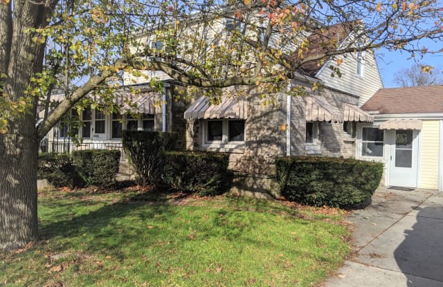 602 East Illinois Street - 602 East Illinois Street, Urbana, IL 61801