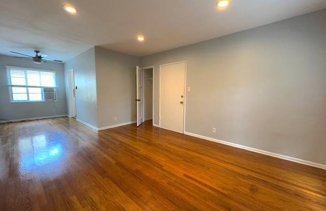 Classic 1-Bedroom in the heart of Hollywood near the 101 - 1909 North Las Palmas Avenue, Los Angeles, CA 90068