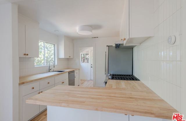 4013 SUNSET Dr Gallery 4