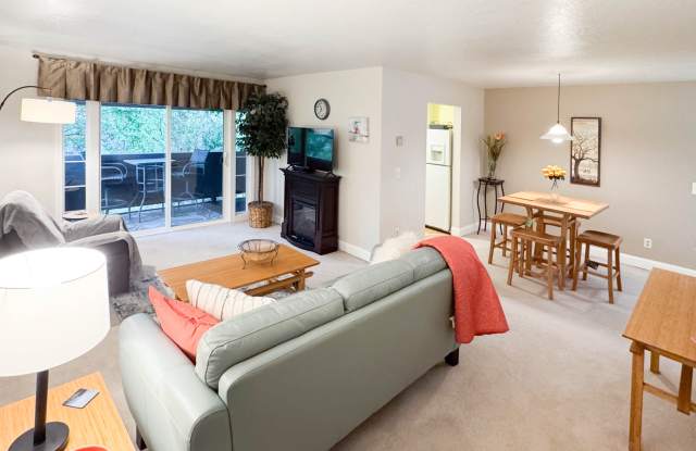 2245 Minerva Way photos photos