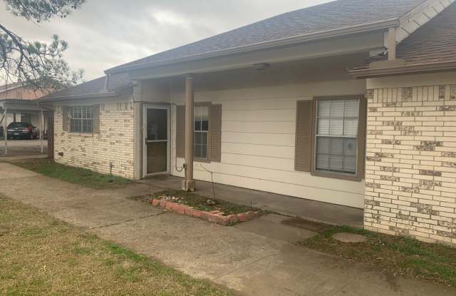 734 E. Pecan Street Gallery 2