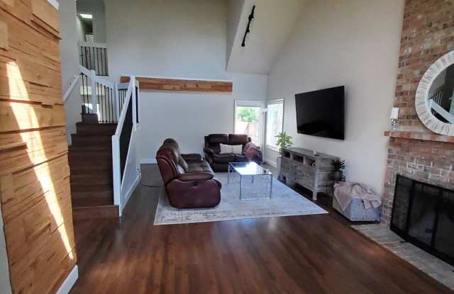 Great home near Progress Ridge Gallery 4