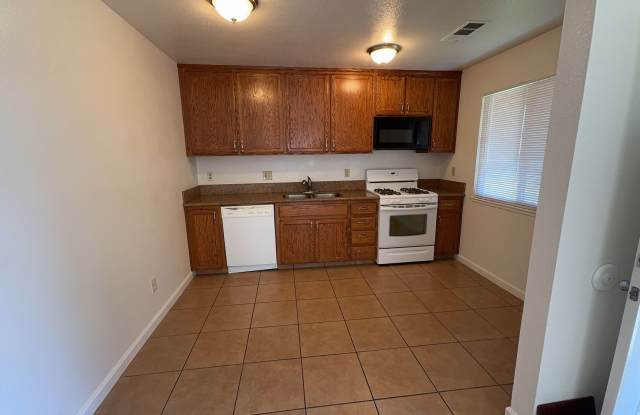 Oakdale-2 bedroom/1 bath Apartment Gallery 4