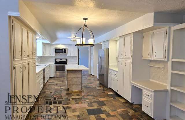 Remodeled one level home in Bloomington-Pets Negotiable. RV Parking photos photos