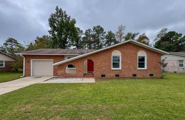 Charming 3 Bed 2 Bath Brick Ranch Gallery 1