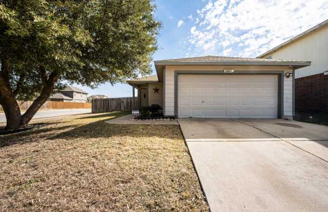3 Bedroom, 2 Bath, Corner Lot Home Near Tesla & Airport Gallery 1