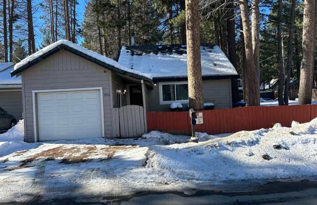 Cozy and Updated 3 Bed, 2 Bath House photos photos