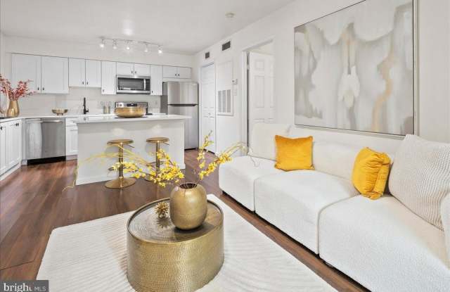 3303 WYNDHAM Circle Gallery 1