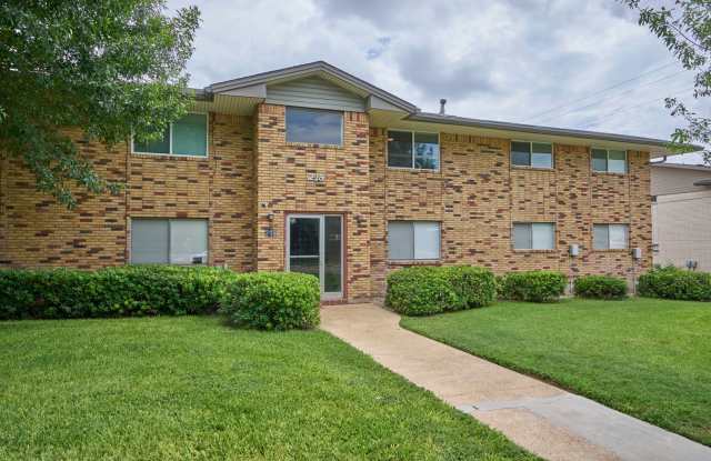 Excellent location! First Floor Condo in NEISD ready for move in Now photos photos