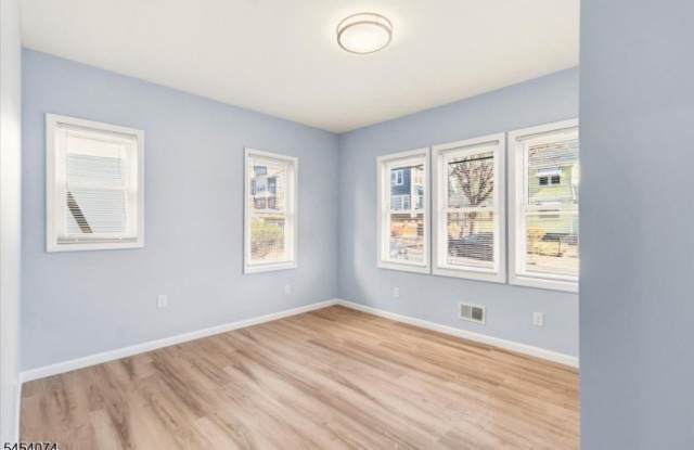 76 Grumman Ave Gallery 1