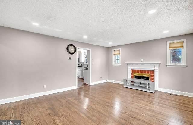 32 CRANBURY Road Gallery 4