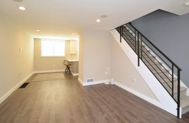 Beautifully Renovated 2-Bedroom Home with Garage Near Oxford Circle Gallery 3