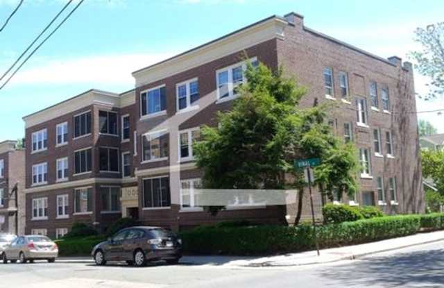 2Br/1Bth apartment, convenient location, Laundry onsite, Walk to Green Line! photos photos