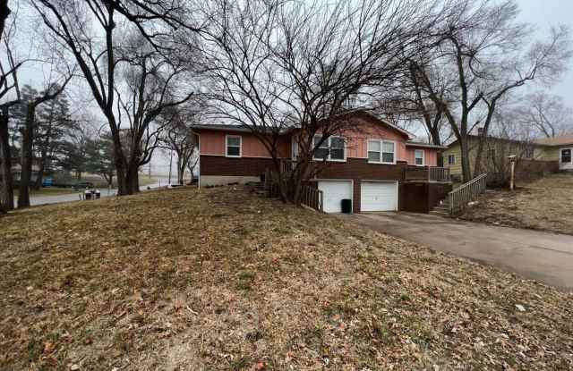 Great Duplex with 2+ bed/1 bath/1 Car garage in KCK! photos photos