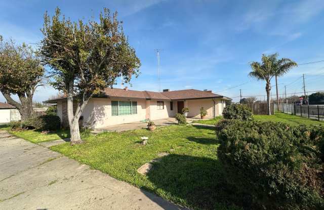 Ranchette Style - 3725 Floyd Avenue, Modesto, CA 95355