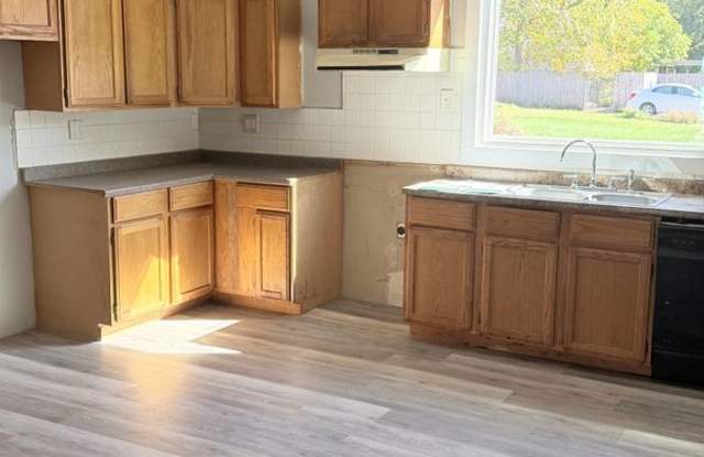 HUGE historic house ready now Gallery 3
