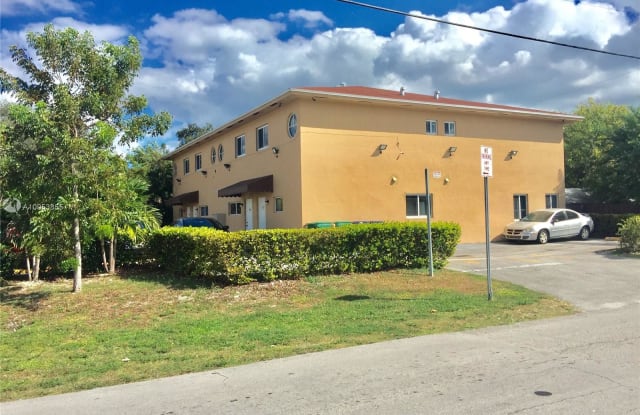 306 NE 166th St - 306 Northeast 166th Street, Golden Glades, FL 33162