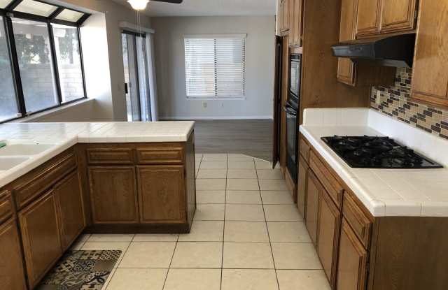 2233 Avondale Dr. Gallery 4