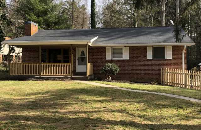 Convenient South Location! 3 Bedrooms / 2 Bathrooms photos photos