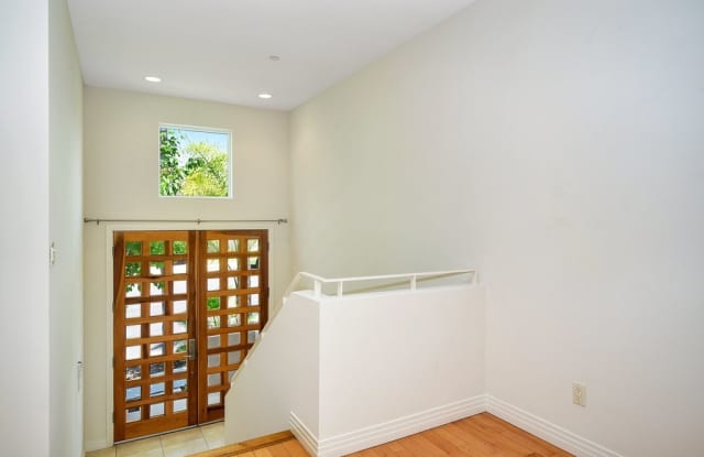 2289 3rd Avenue Gallery 2