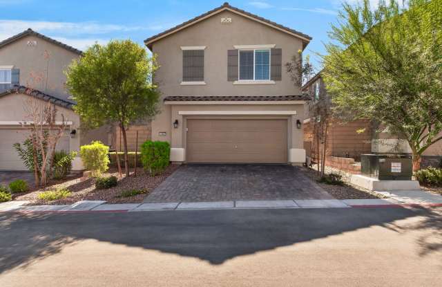 MOVE-IN READY! AMAZING 3-BEDS 2.5 BATH 2-CAR GARAGE HOME IN CENTENNIAL! Gallery 4