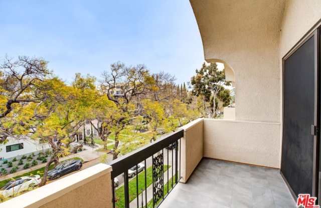 423 N Palm Dr Gallery 2