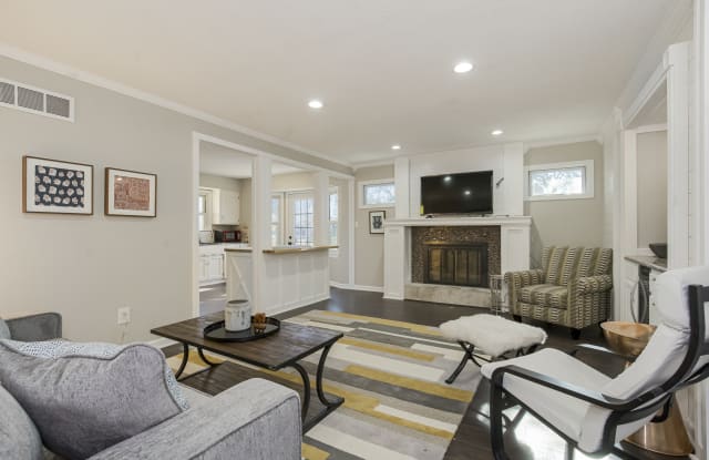 2285 East Red Bridge RoadBEDROOM 3A - 658790https://livehomeroom.com/2404 Gallery 2