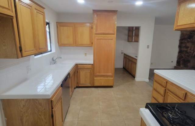 5959 Topeka Drive Gallery 4