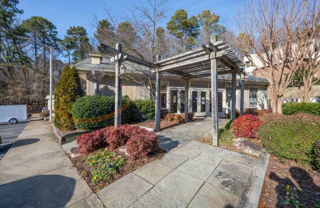 2BR, 1.5BA Bolinwood Condo Near UNC | Water Included + Pool! Gallery 4