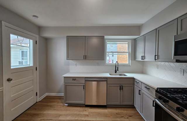 Newly Updated 3 bedroom 1 bath apartment in Sharpsburg! photos photos