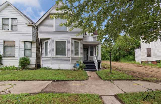 6 bedroom 2 bath $2350 photos photos