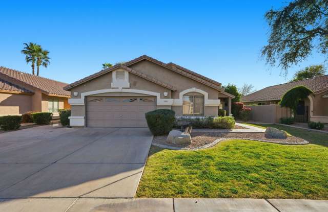 Four beds! Gilbert Location! - 1281 North McKenna Lane, Gilbert, AZ 85233