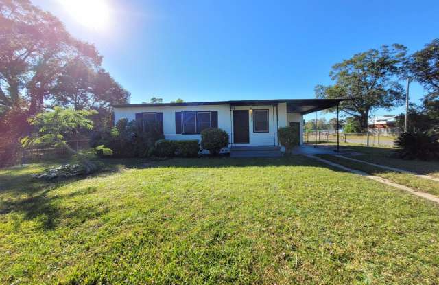 3017 N 6th Ave Pensacola MOVE IN SPECIAL!! Waived $350 Cleaning Fee!!!!! - 3017 North 6th Avenue, Pensacola, FL 32503