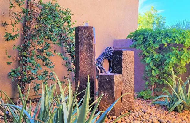 Hidden gem in prestigious community of Palm Desert - Convineant to access from everywhere. - 35922 Raphael Drive, Palm Desert, CA 92211