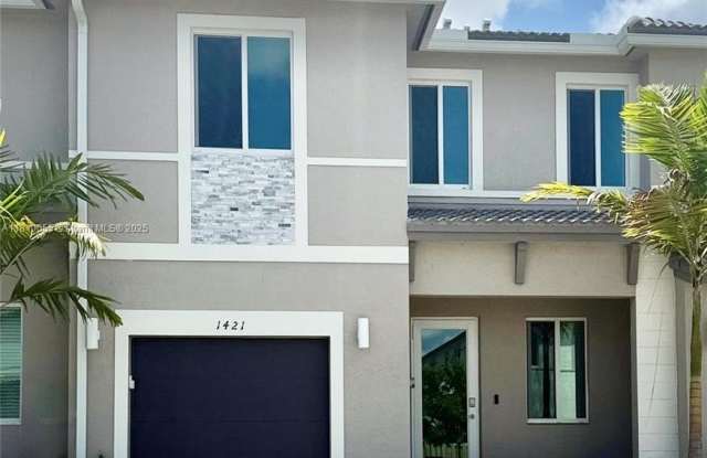 1421 SE 7th Ter photos photos