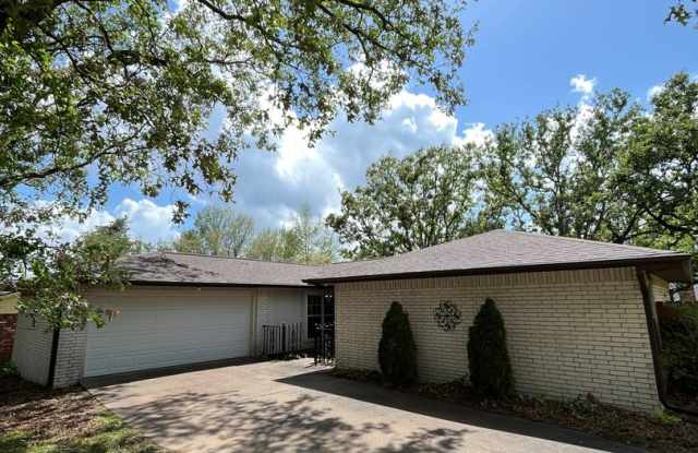 Superb 3 bedroom 2.5 bath home in Springdale, near Rotary Complex and I49 photos photos
