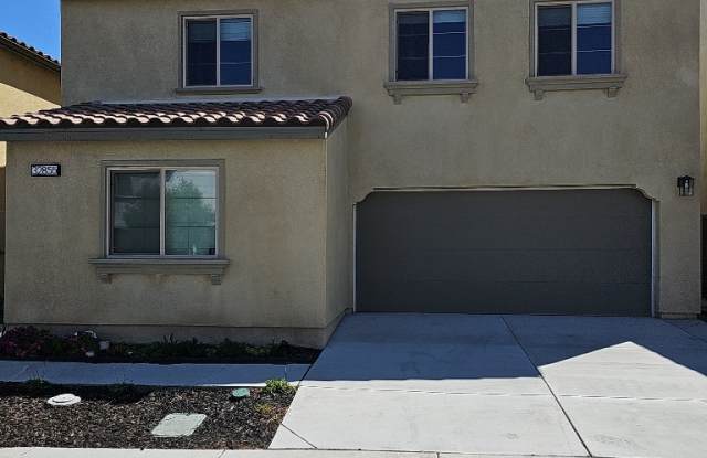32855 Crown Point Ln Gallery 1