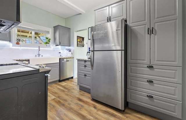 Charming 3 Bed + Flex Room with Fenced Backyard Gallery 4